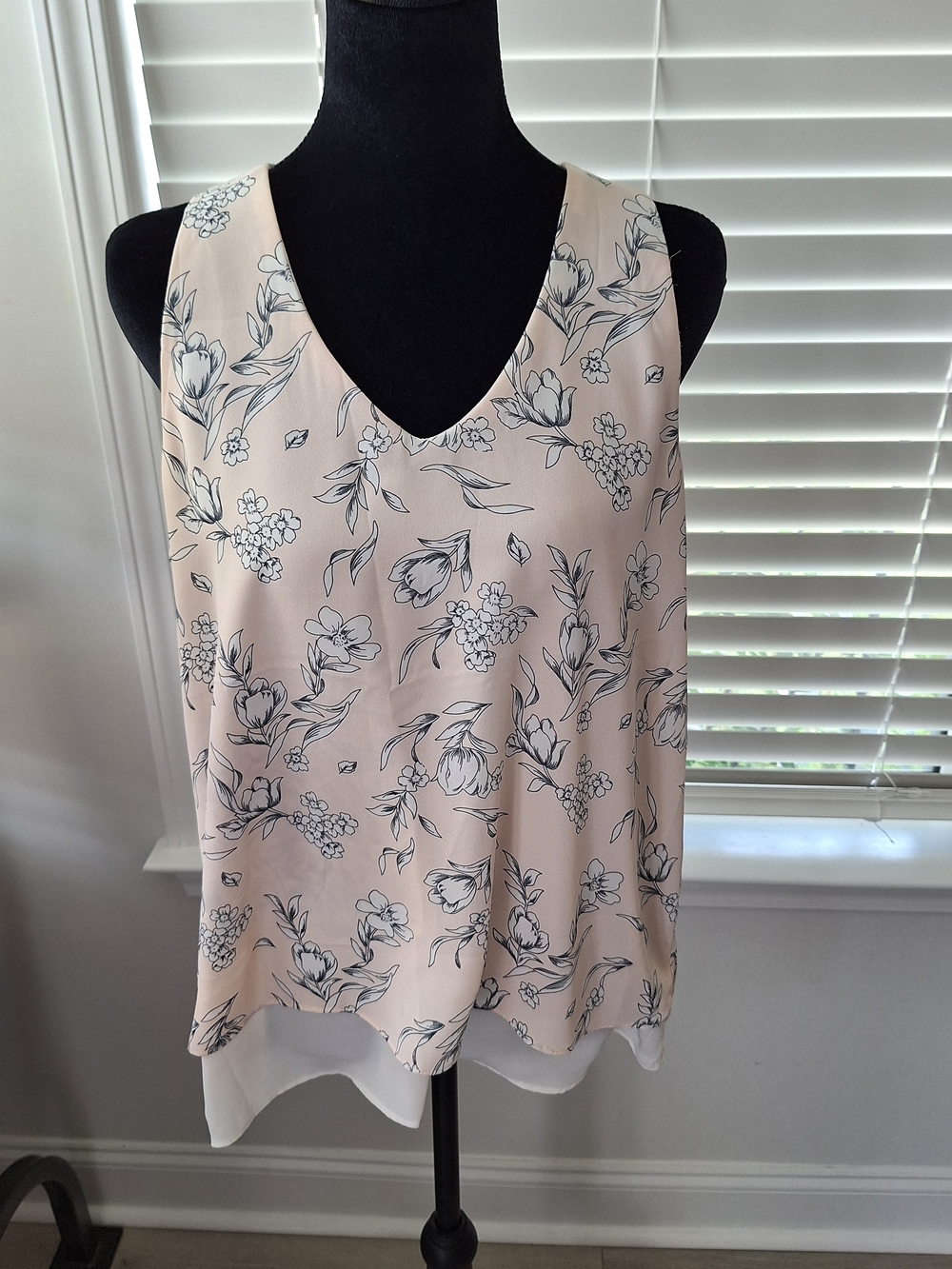 mercer & madison Blush Floral V-Neck Double-Layer Tank
